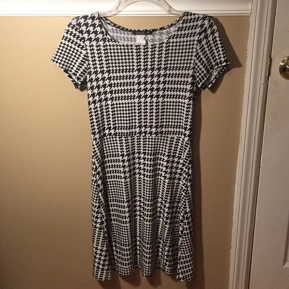 black and white patterned dress